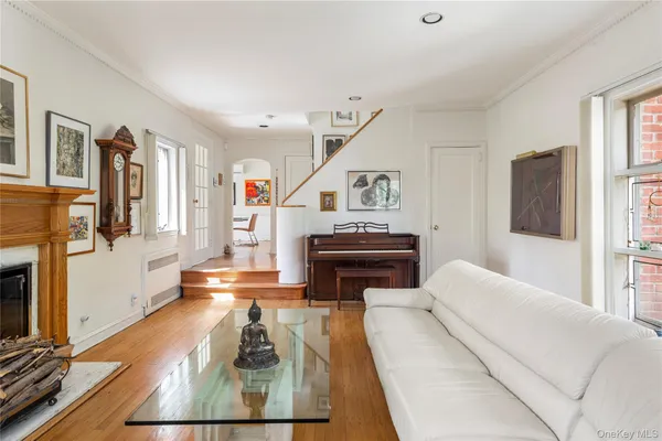 $1,498,000 | 7 Lincoln Road, Great Neck, NY 11021