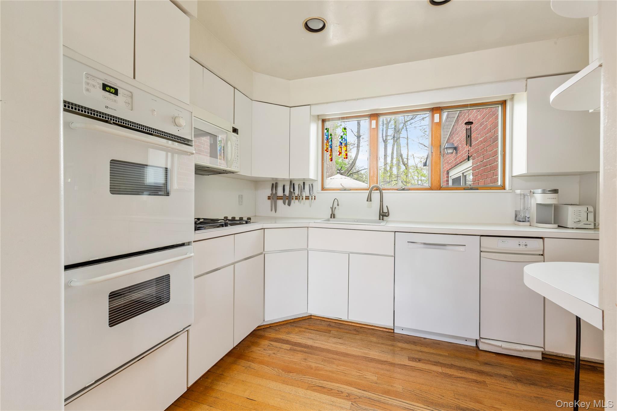 7 Lincoln Road Great Neck, NY 11021 - Photo 8 of 25