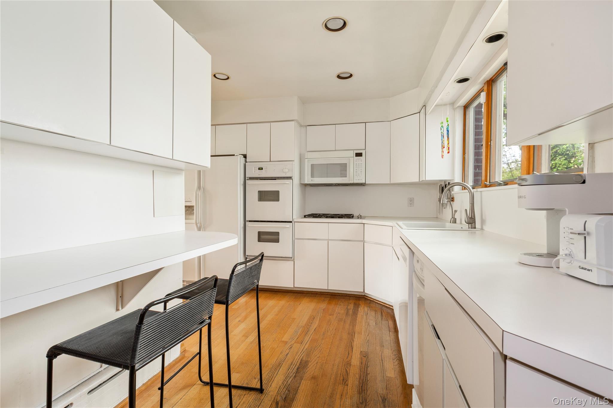 7 Lincoln Road Great Neck, NY 11021 - Photo 9 of 25