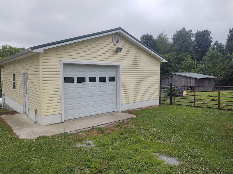 620 Caudill Cemetery Road Morehead, KY 40351 - Photo 36 of 61 Smothers Garage Exterior