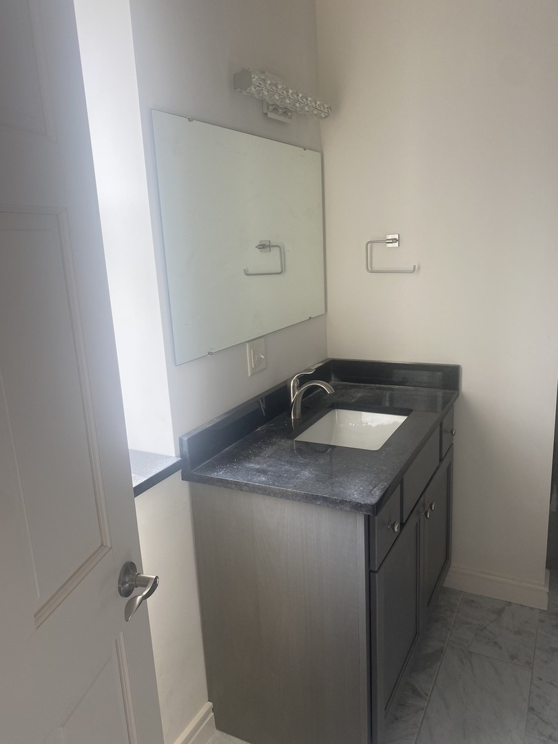 212 North Center Street, Unit 703 Bloomington, IL 61701 - Photo 4 of 9