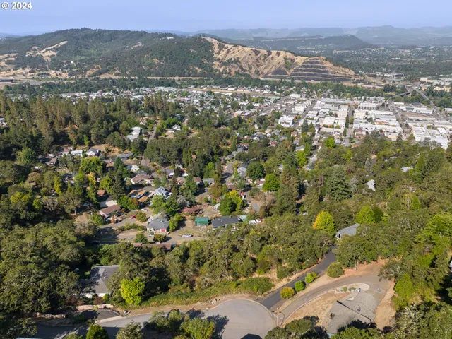 $24,900 | 1393 Southeast Laurel Court, Roseburg, OR 97470