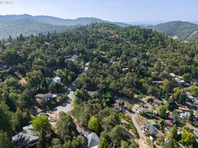 $24,900 | 1393 Southeast Laurel Court, Roseburg, OR 97470