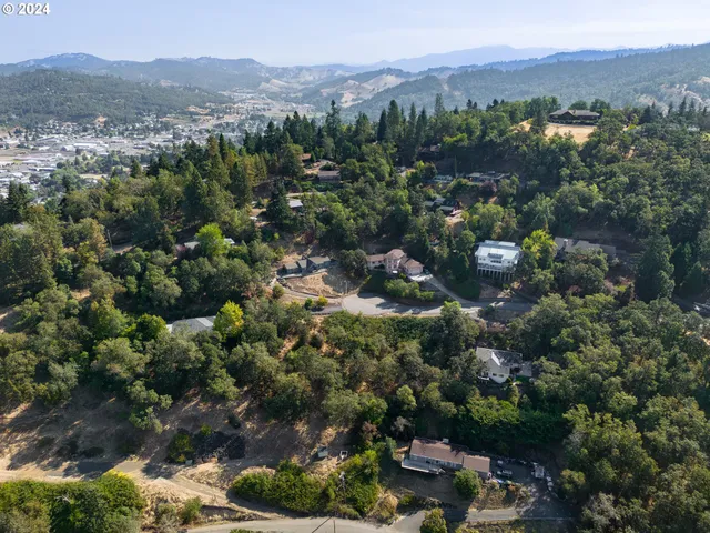 $24,900 | 1393 Southeast Laurel Court, Roseburg, OR 97470