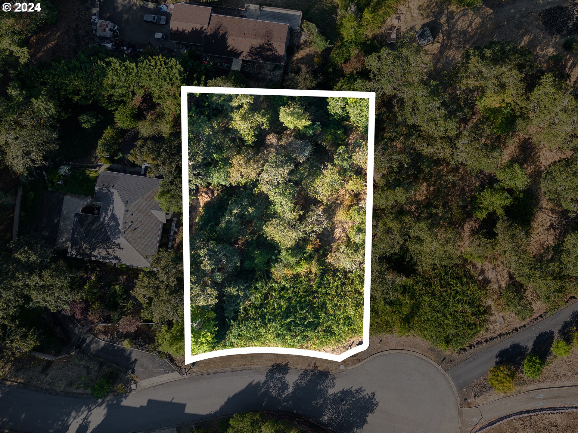 1393 Southeast Laurel Court Roseburg, OR 97470 - Photo 2 of 14