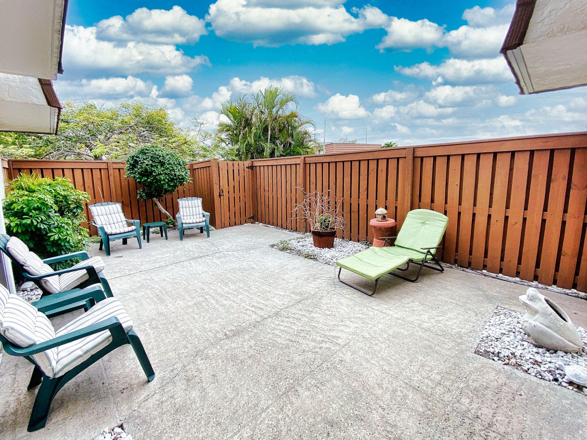 3900 County Line Road, Unit 20C Tequesta, FL 33469 - Photo 17 of 33 Patio 3