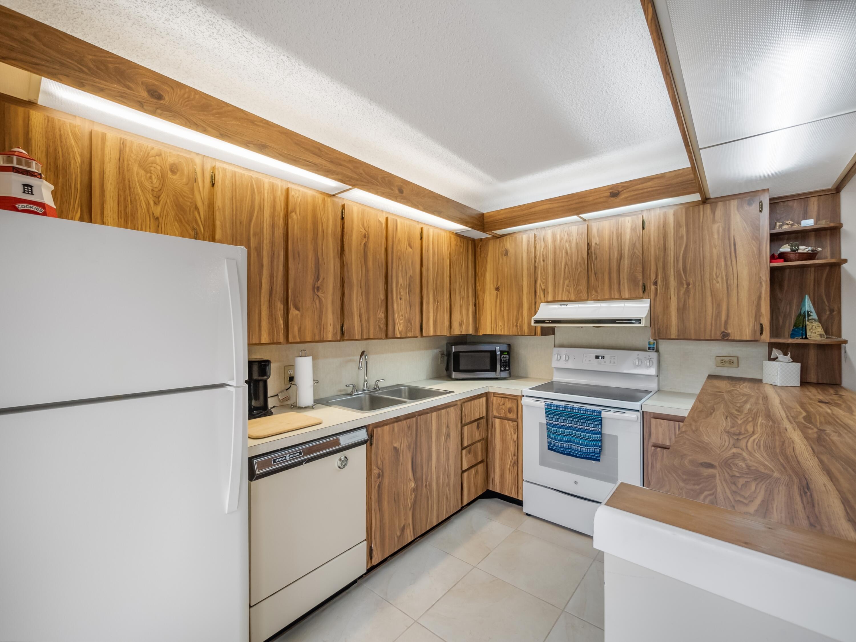 3900 County Line Road, Unit 20C Tequesta, FL 33469 - Photo 6 of 33 004
