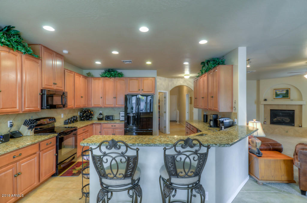 3683 East Del Rio Street Gilbert, AZ 85295 - Photo 3 of 96 Kitchen