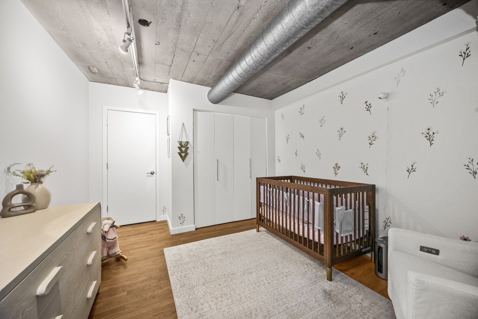 17 North Loomis Street, Unit 1J Chicago, IL 60607 - Photo 23 of 29