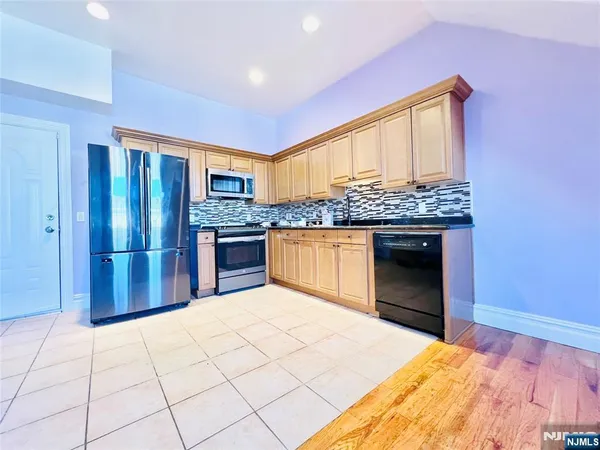 $2,600 | 1 John Street, Unit 13, Haledon, NJ 07508