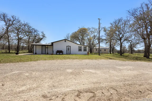 $1,600 | 2124 Polly Lane, La Vernia, TX 78121
