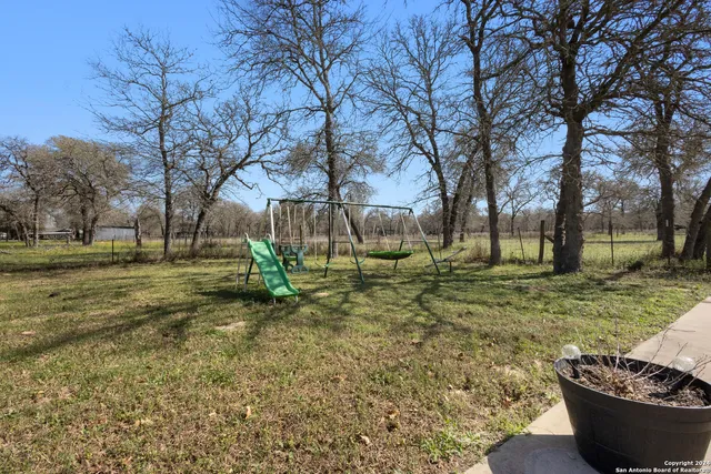 $1,600 | 2124 Polly Lane, La Vernia, TX 78121