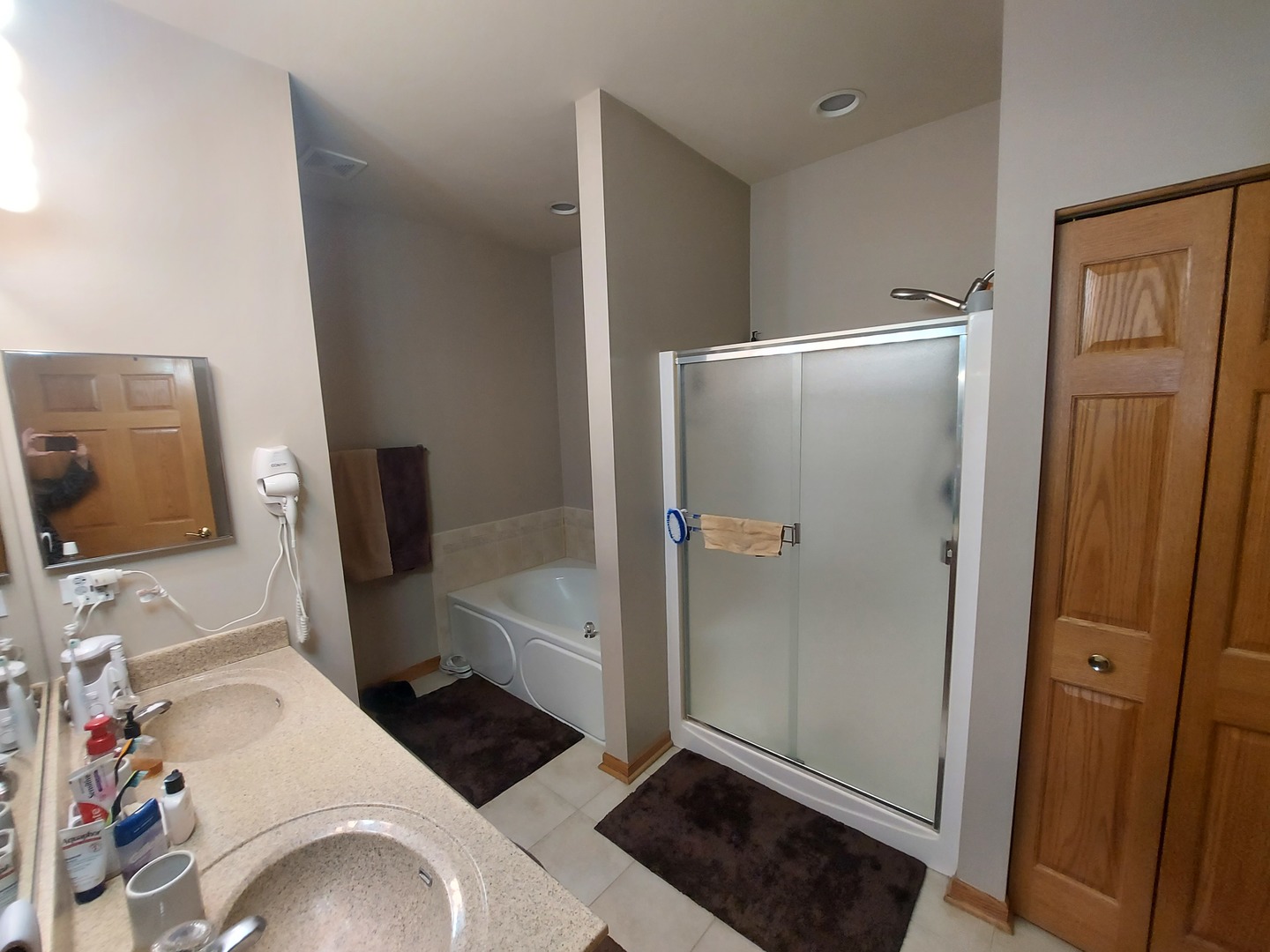 1022 Eineke Boulevard, Unit 1022 Algonquin, IL 60102 - Photo 10 of 18 a bathroom with a sink toilet and shower