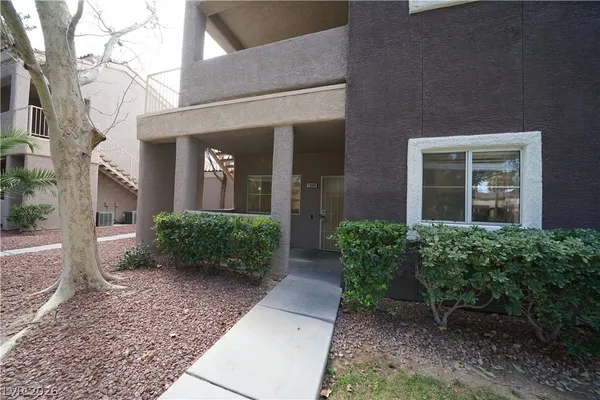 $1,740 | 5250 South Rainbow Boulevard, Unit 1004, Las Vegas, NV 89118