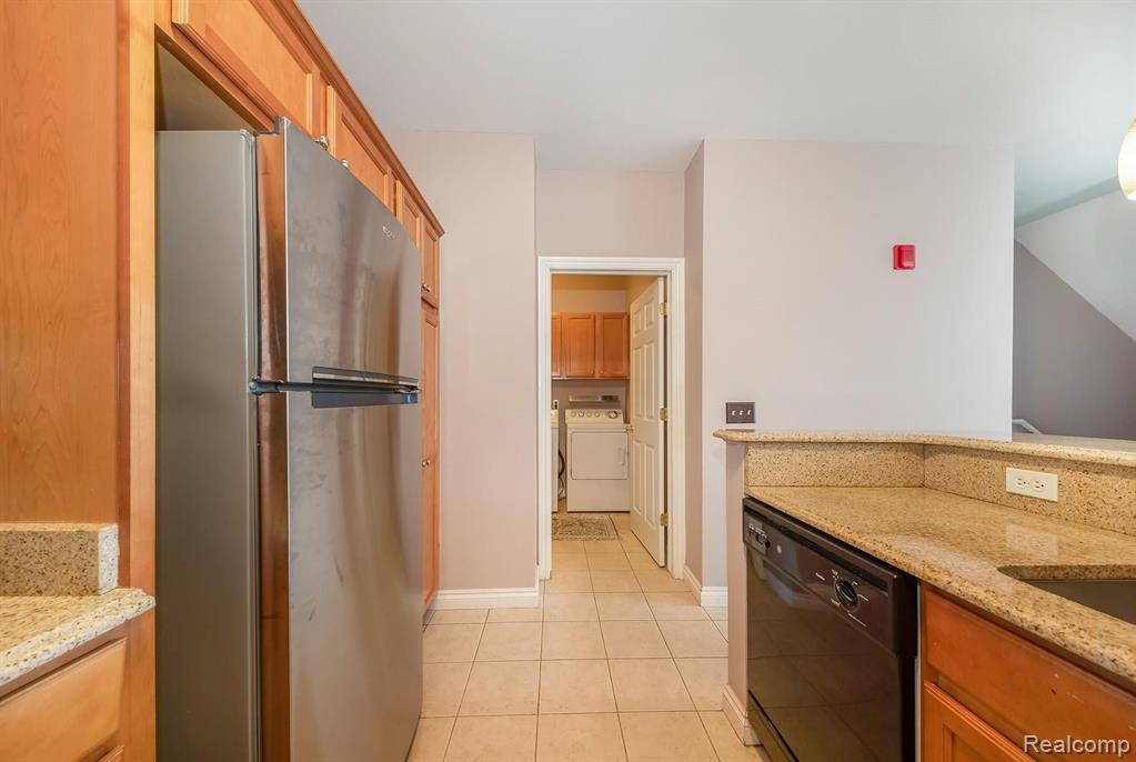 45751 North Stonewood Road Canton, MI 48187 - Photo 6 of 33