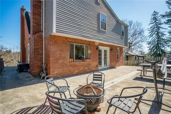 a view of a dinning table and chairs in patio