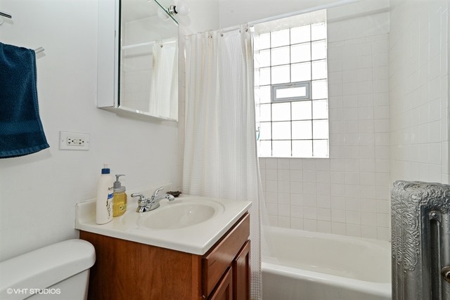 2448 West Addison Street, Unit OB Chicago, IL 60618 - Photo 3 of 5 a bathroom with a sink a toilet and a bathtub