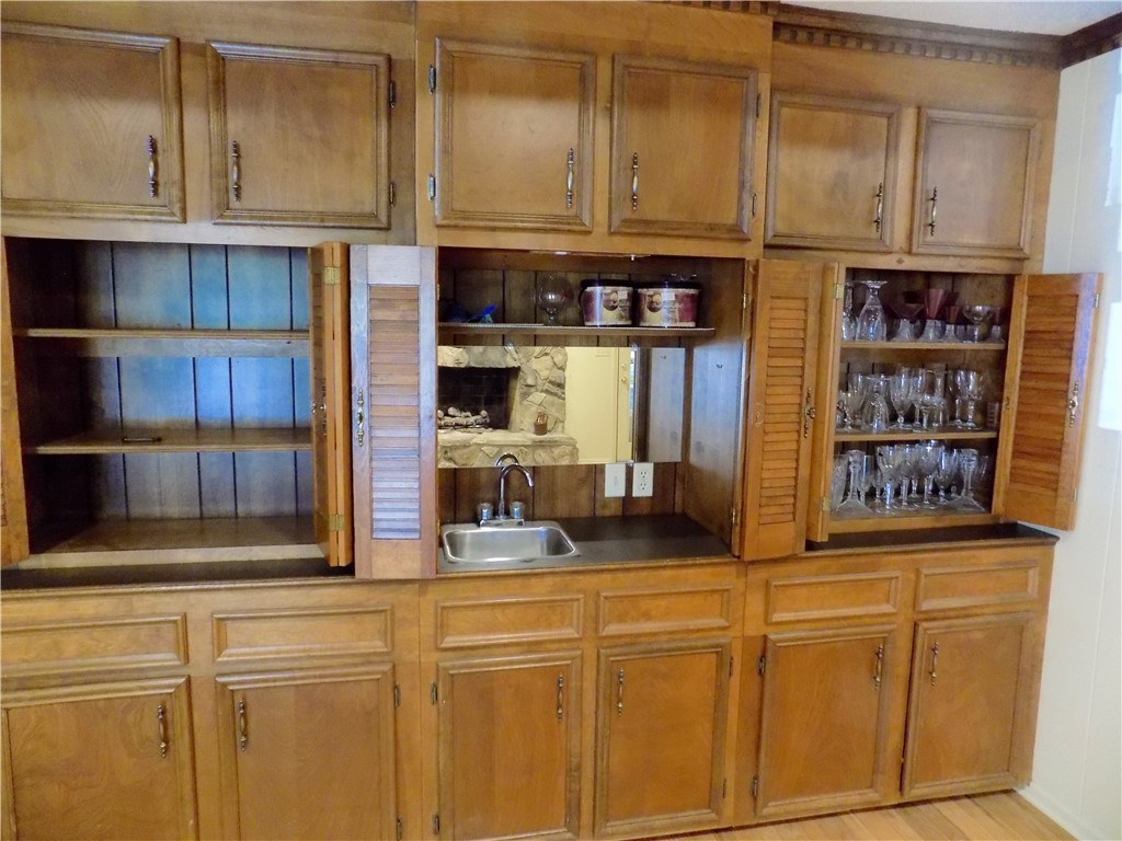 401 Cumberland Way Anderson, SC 29621 - Photo 15 of 45 Built in wet bar with tons of storage