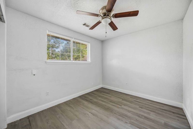 12659 Chiswick Road Houston, TX 77047 - Photo 18 of 21 an empty room with a window and a ceiling fan