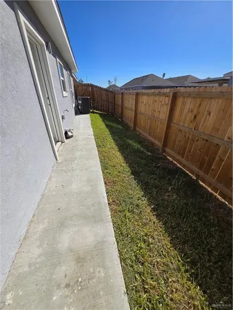 a view of a backyard with pathway