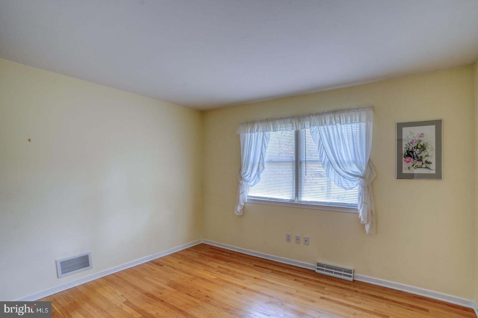 20 Tammie Drive Bear, DE 19701 - Photo 27 of 37 an empty room with a window