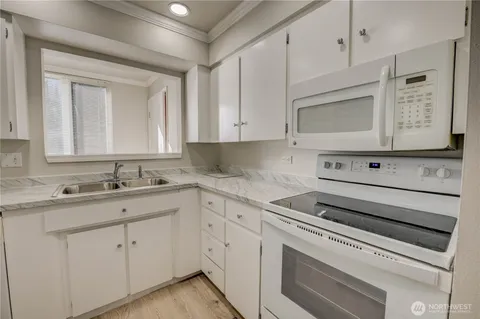 $199,950 | 440 St Helens Avenue, Unit 209, Tacoma, WA 98402