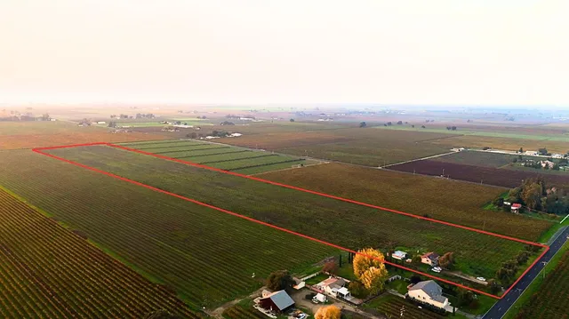 a view of a tennis court