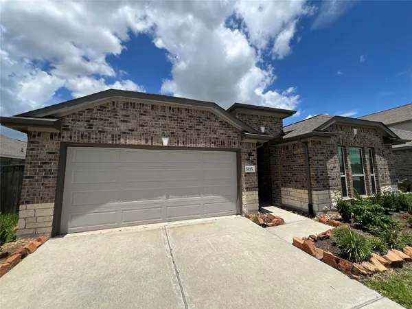 $330,000 | 5115 Twin Summit Drive, Rosenberg, TX 77469