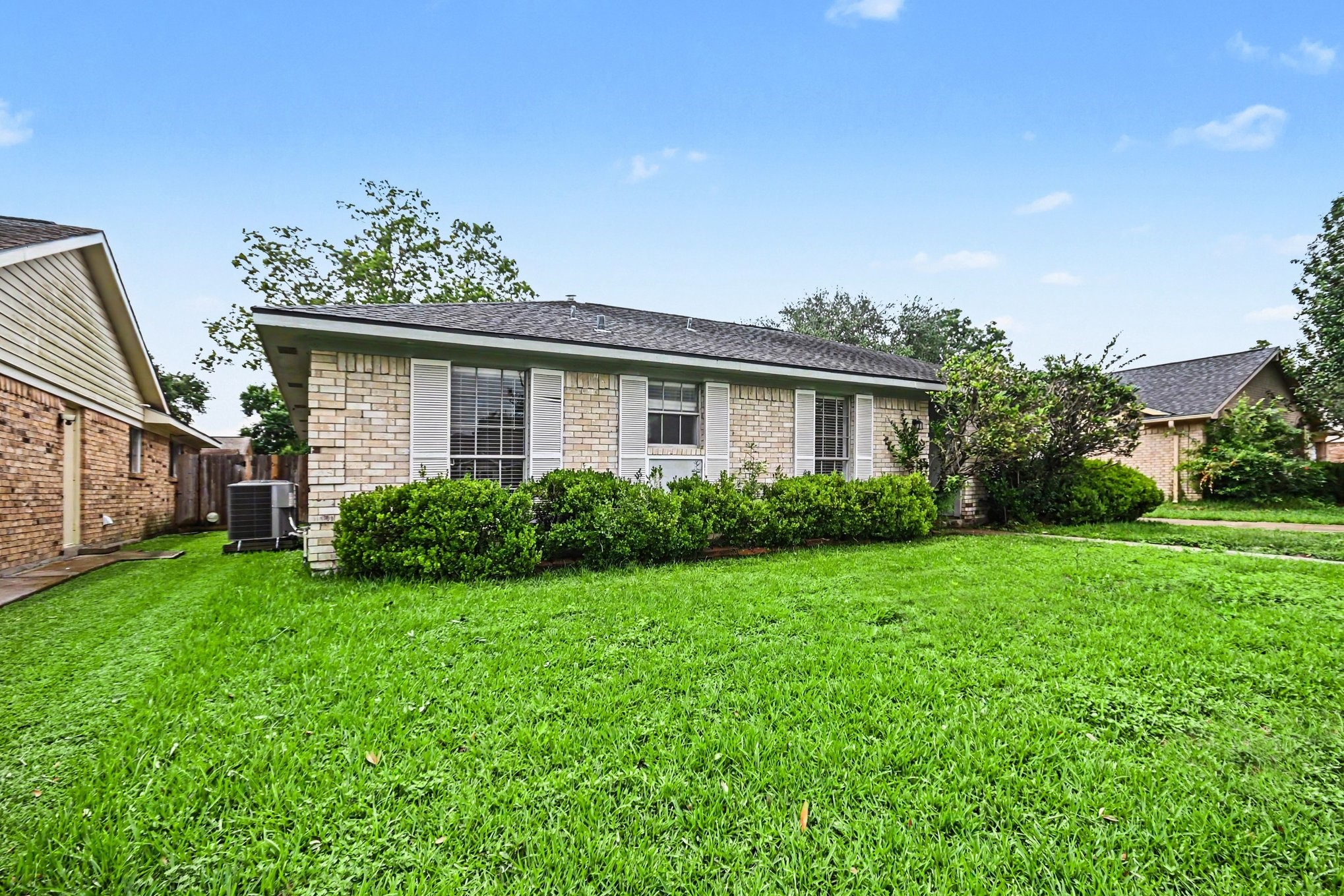 4306 Oneida Street Pasadena, TX 77504 - Photo 2 of 23 a front view of house with yard and green space