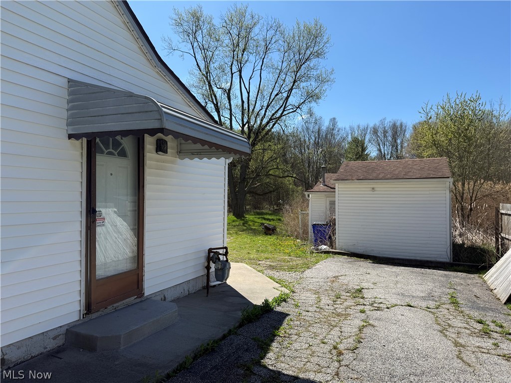1420 Howe Road Kent, OH 44240 - Photo 4 of 28