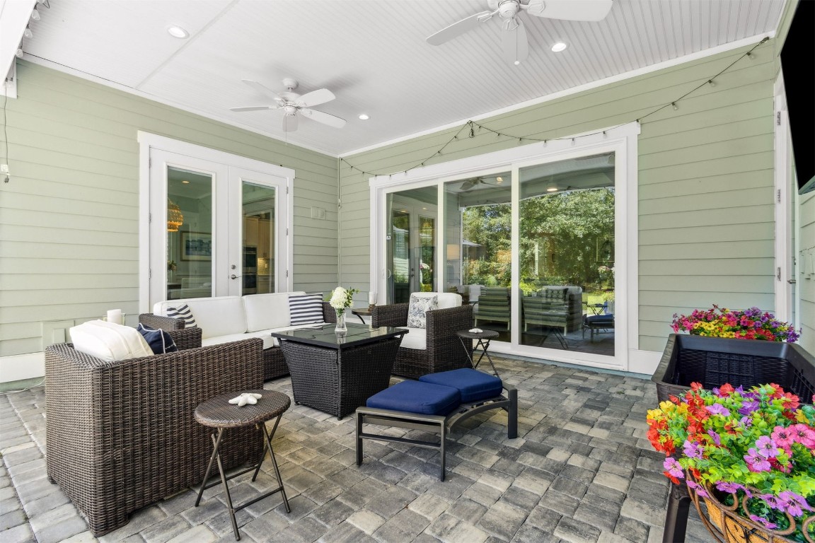 2930 Riverbend Walk Fernandina Beach, FL 32034 - Photo 49 of 60 a living room with furniture and a potted plant