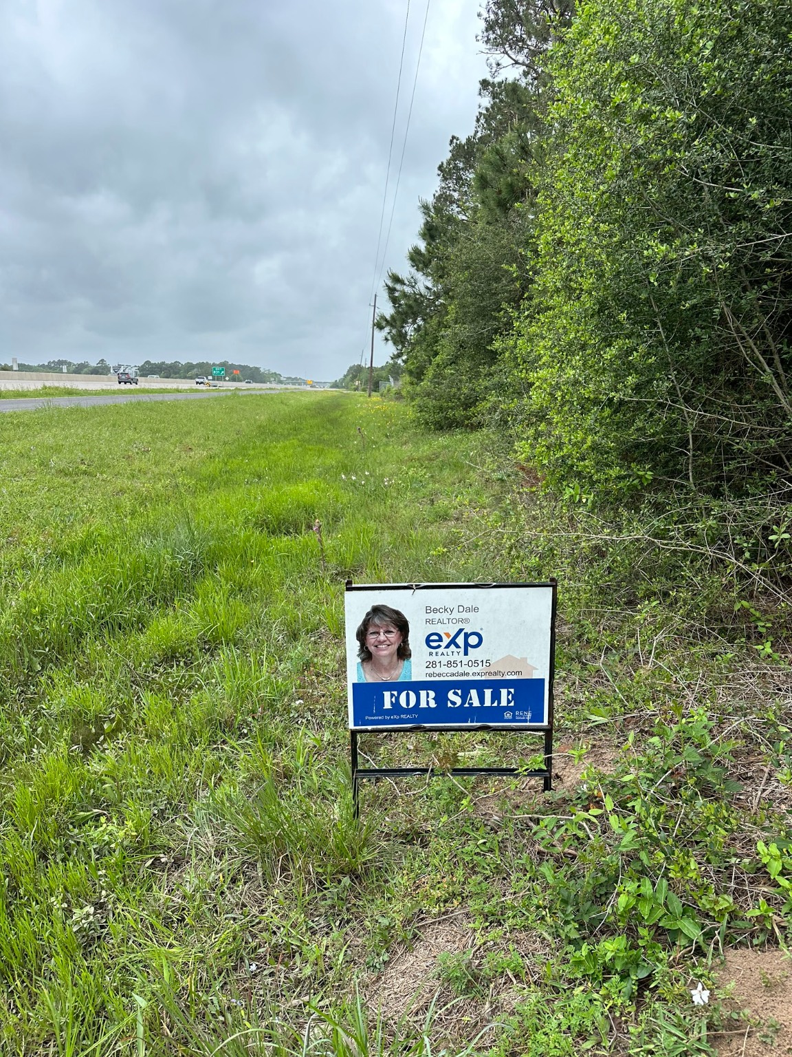 25882 Interstate 10 Winnie, TX 77665 - Photo 3 of 13 a sign that is sitting in the middle of a field