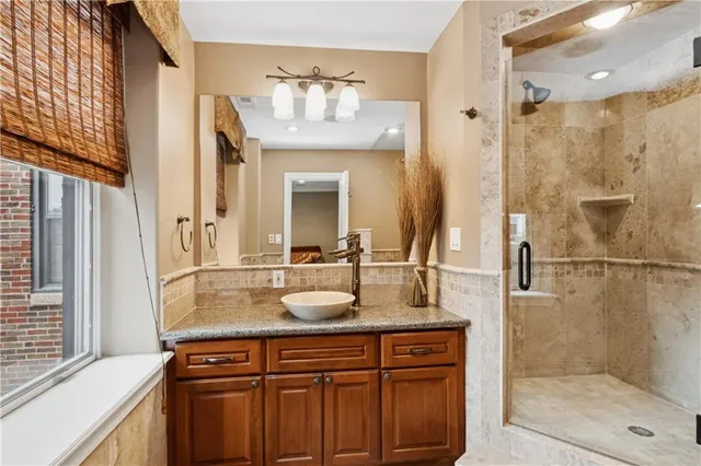 $650,000 | 229 Ward Parkway, Unit 604B, Kansas City, MO 64112