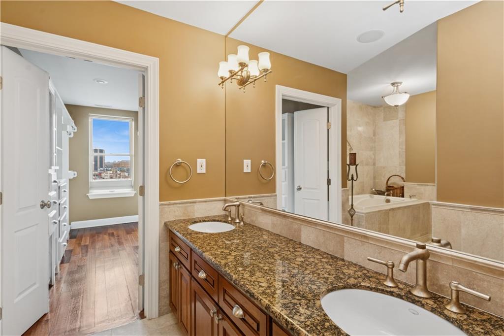 229 Ward Parkway, Unit 604B Kansas City, MO 64112 - Photo 16 of 24