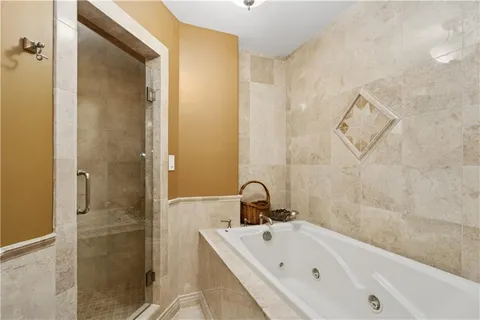 $650,000 | 229 Ward Parkway, Unit 604B, Kansas City, MO 64112