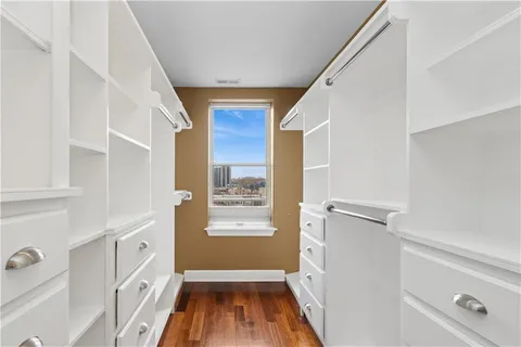 $650,000 | 229 Ward Parkway, Unit 604B, Kansas City, MO 64112