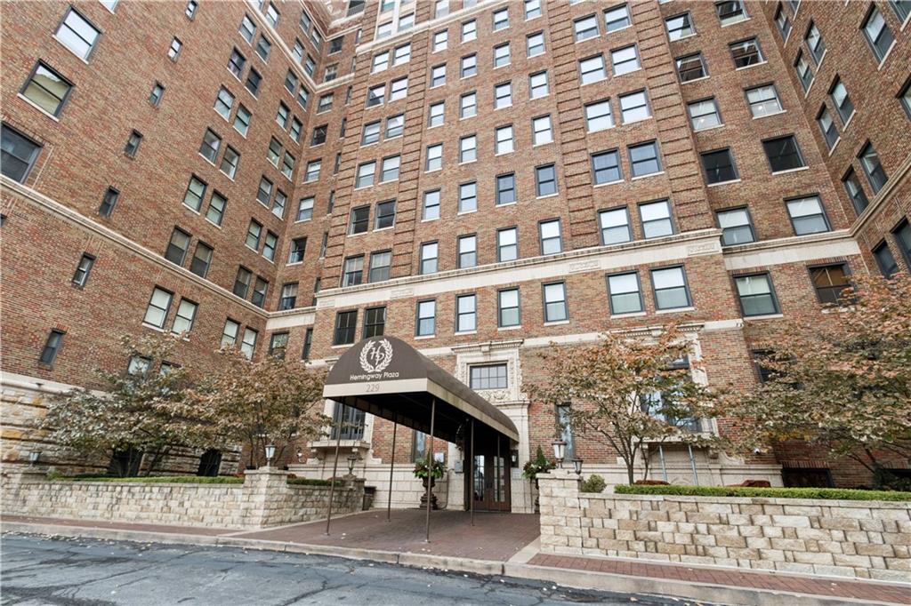 229 Ward Parkway, Unit 604B Kansas City, MO 64112 - Photo 2 of 24