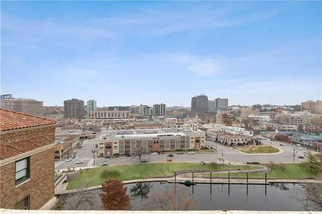 $650,000 | 229 Ward Parkway, Unit 604B, Kansas City, MO 64112