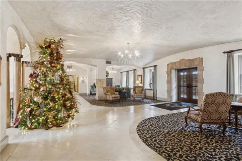 $650,000 | 229 Ward Parkway, Unit 604B, Kansas City, MO 64112