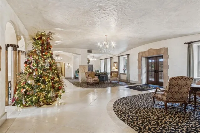 $650,000 | 229 Ward Parkway, Unit 604B, Kansas City, MO 64112