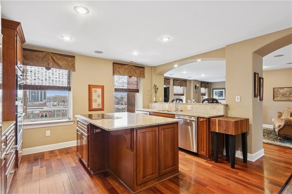 229 Ward Parkway, Unit 604B Kansas City, MO 64112 - Photo 5 of 24