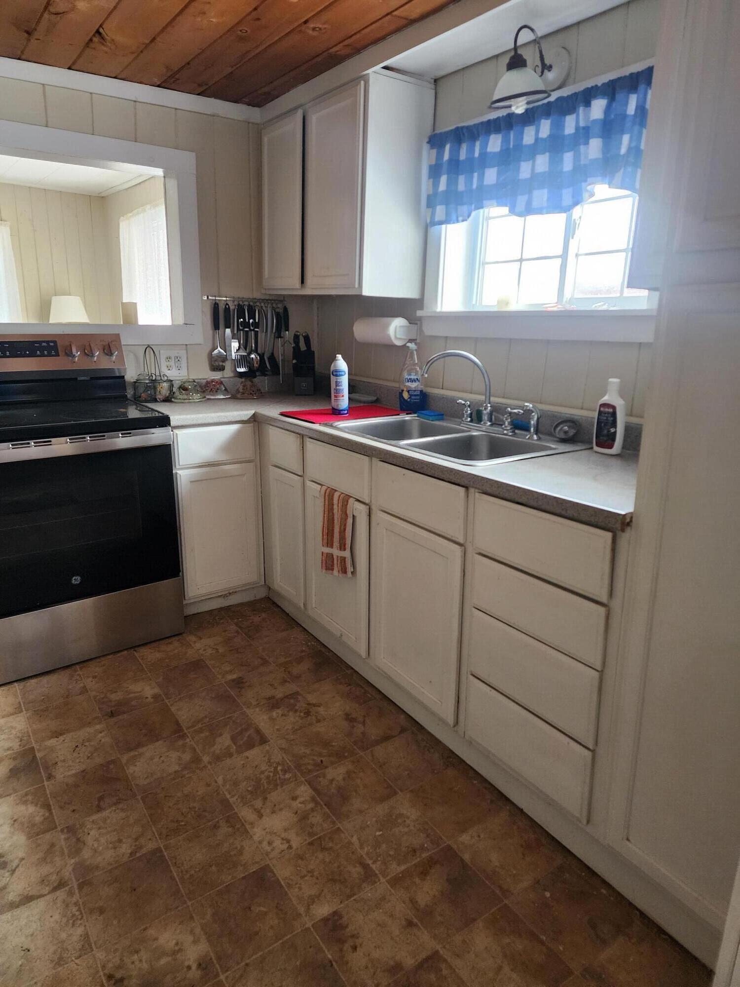 629 Carson Road Woodland, ME 04736 - Photo 2 of 14 1000007247