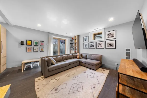 $1,690,000 | 2334 West Medill Avenue, Chicago, IL 60647