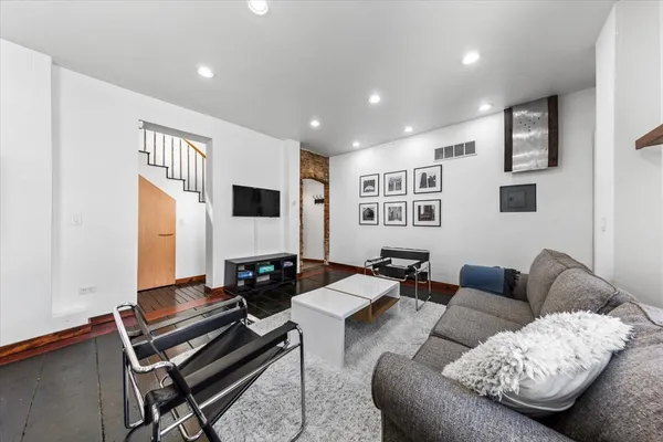$1,690,000 | 2334 West Medill Avenue, Chicago, IL 60647