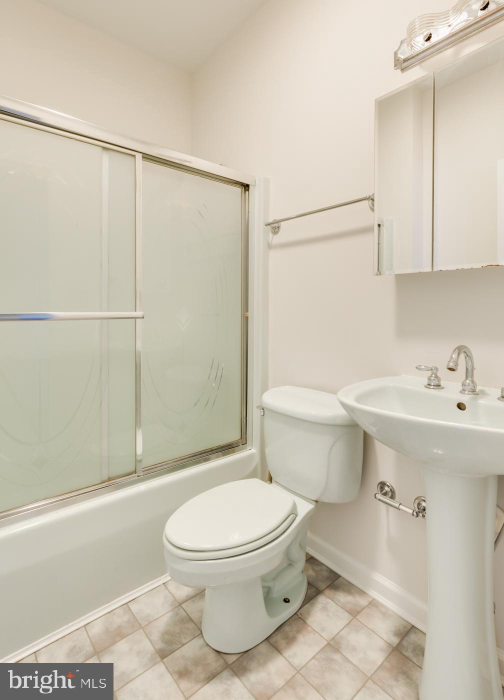 1136 Riverside Drive Salisbury, MD 21801 - Photo 24 of 27 2nd Hall Bath Off Bedroom 4