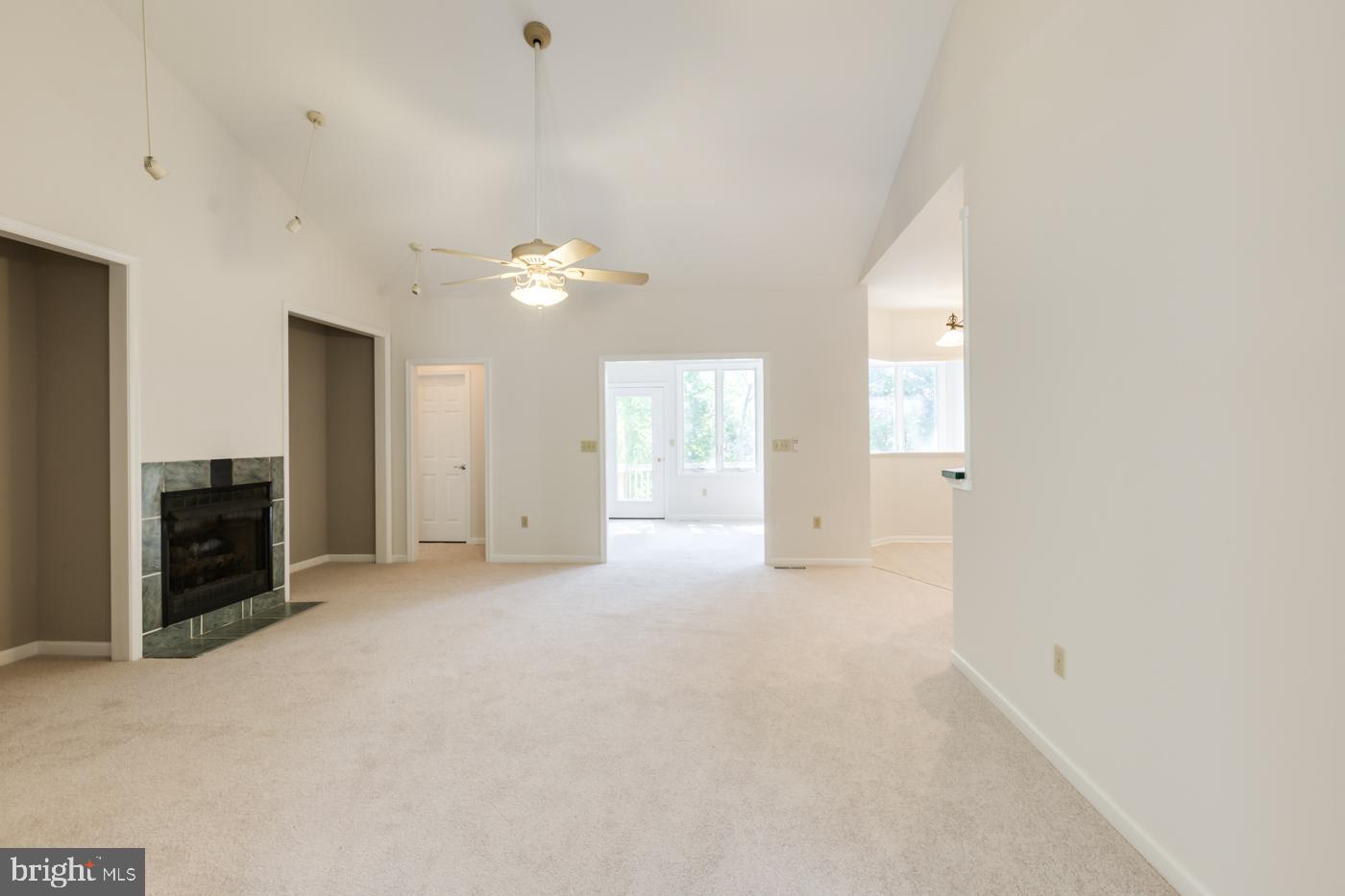 1136 Riverside Drive Salisbury, MD 21801 - Photo 6 of 27 Family Room w/ Vaulted Ceiling