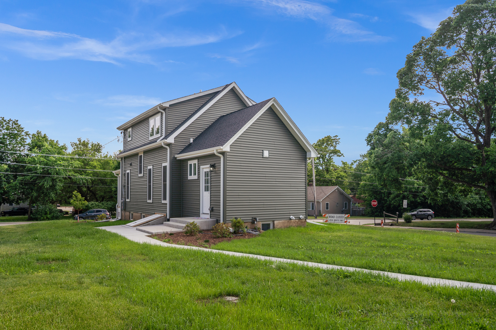 790 Wing Street Elgin, IL 60123 - Photo 5 of 29