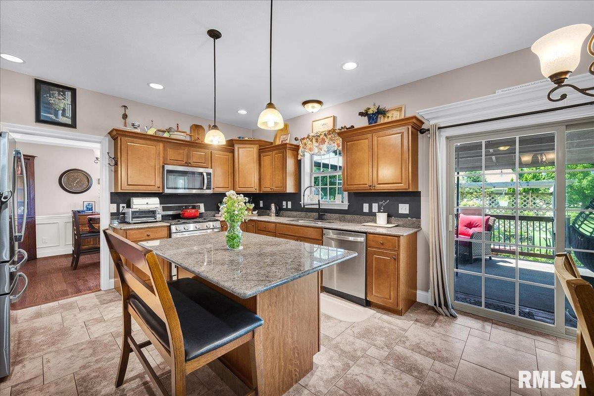 1712 Rustic Oak Drive Washington, IL 61571 - Photo 12 of 51 Gallery Image 12