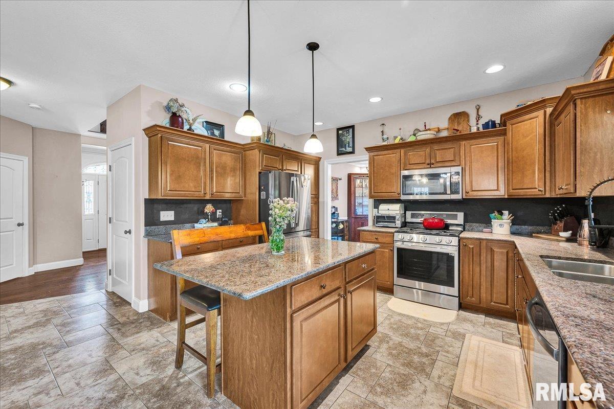 1712 Rustic Oak Drive Washington, IL 61571 - Photo 13 of 51 Gallery Image 13