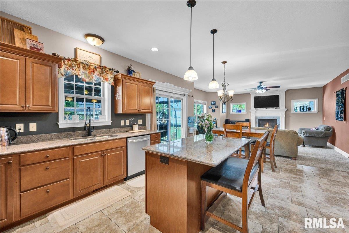 1712 Rustic Oak Drive Washington, IL 61571 - Photo 15 of 51 Gallery Image 15